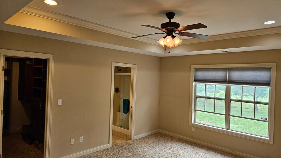 Building Photo - 801 Veterans Ln