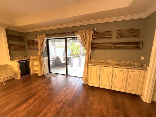 Building Photo - NEWLY LISTED!! Beautifully Updated 3-Bed/2-Bath Home in Sarasota!