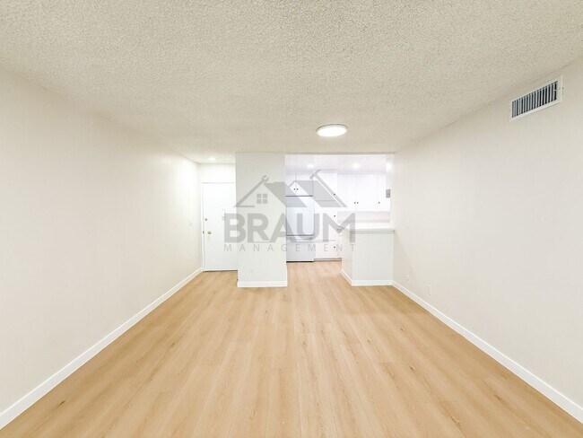 Building Photo - 6039 Whitsett Ave