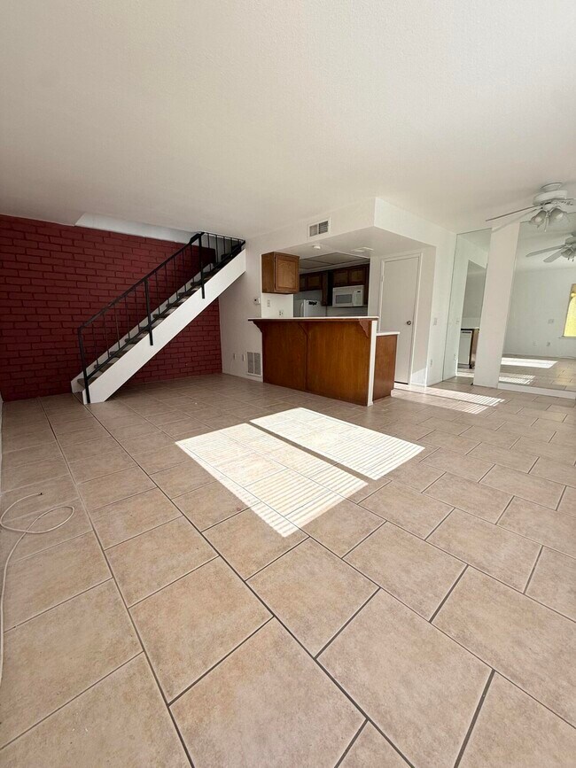 Building Photo - 72629 Edgehill Dr