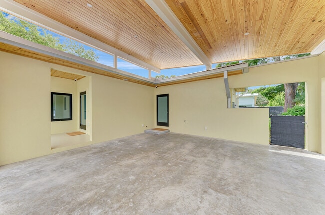 Building Photo - 2144 Webber St