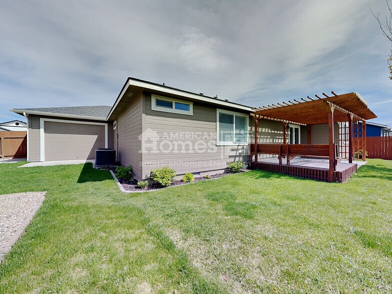 Building Photo - 891 S Threave Ave