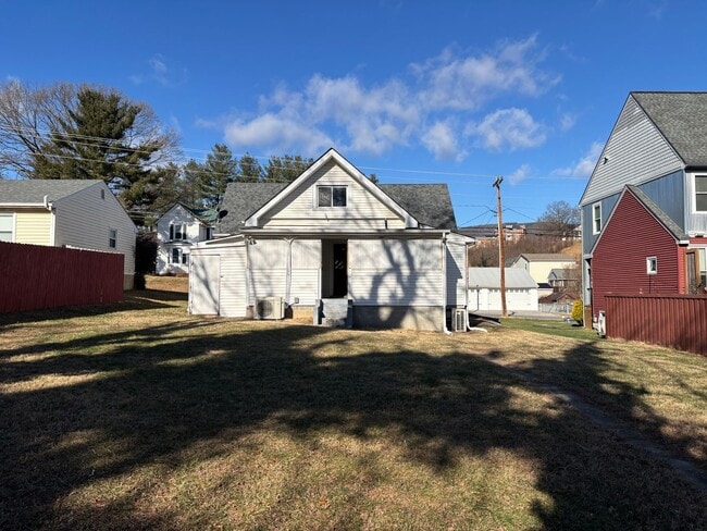 Building Photo - 14 W Carrollton Ave