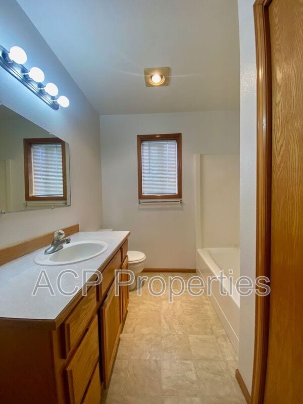 Building Photo - 710 Drayton St