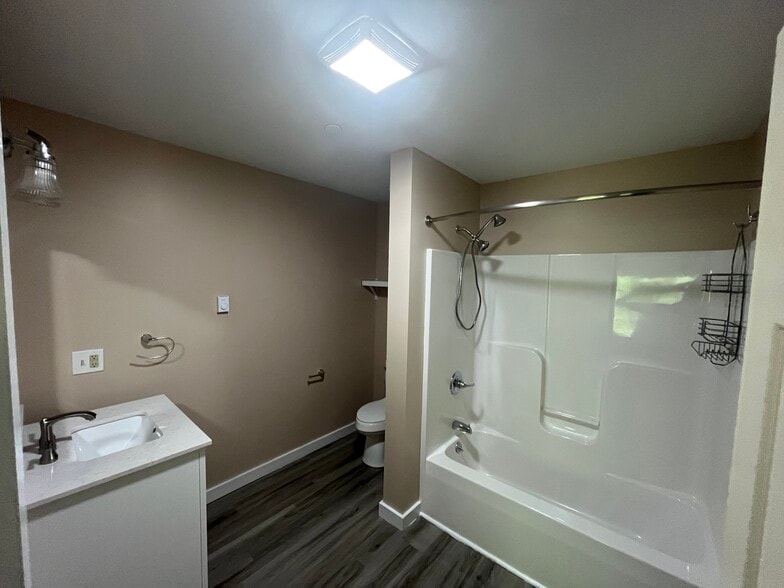 Building Photo - 42 Destinee Ln