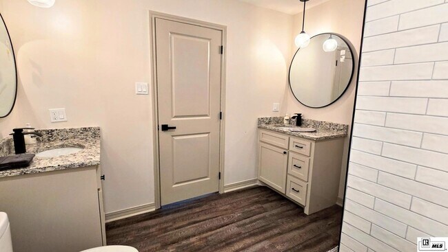 Building Photo - 923 Fortune Dr