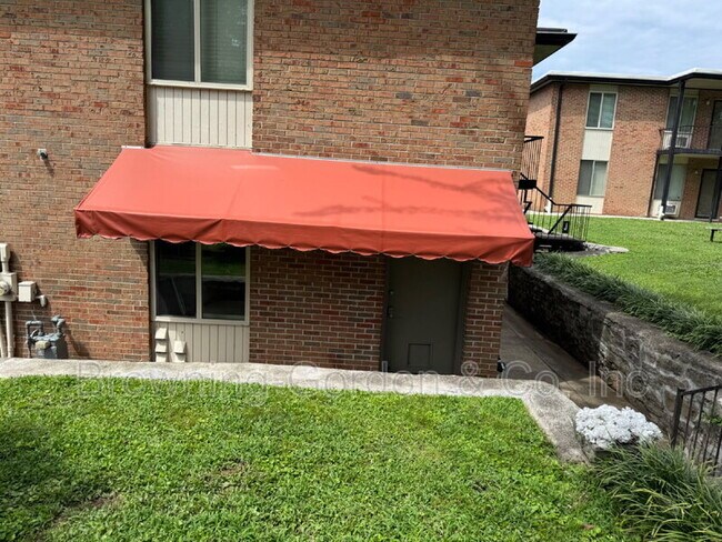 Building Photo - 2601 Hillsboro Pike