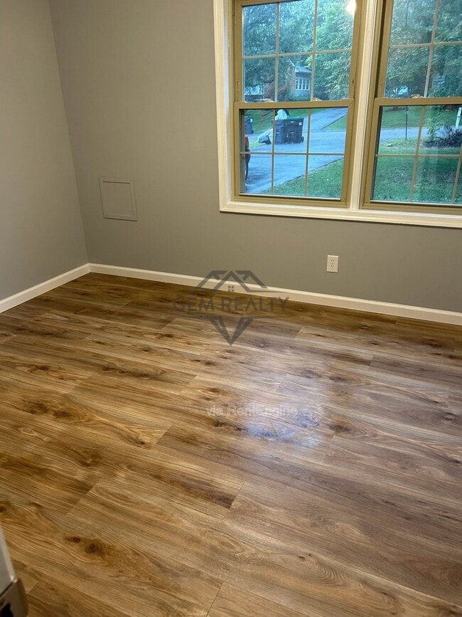 Building Photo - 100 Kendallwood Dr