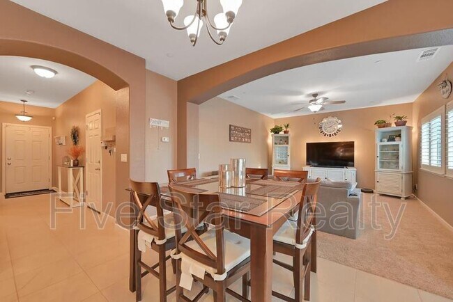 Building Photo - 5609 Peach Tree Dr