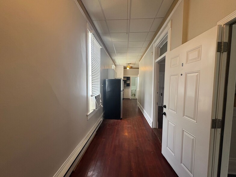 Building Photo - 883 Mulberry St
