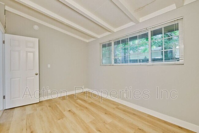 Building Photo - 18850 Newsom Ave