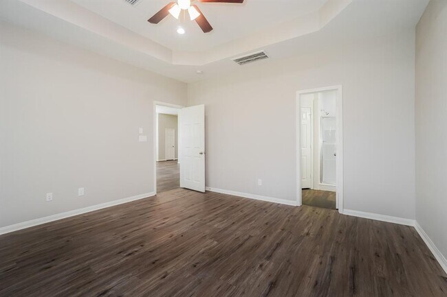 Building Photo - 1204 Chateau Woods Pkwy Dr