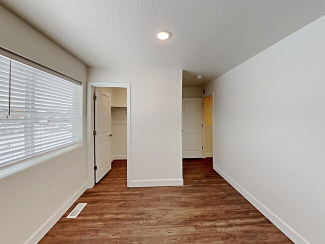 Building Photo - 1389 E Perelle Lane