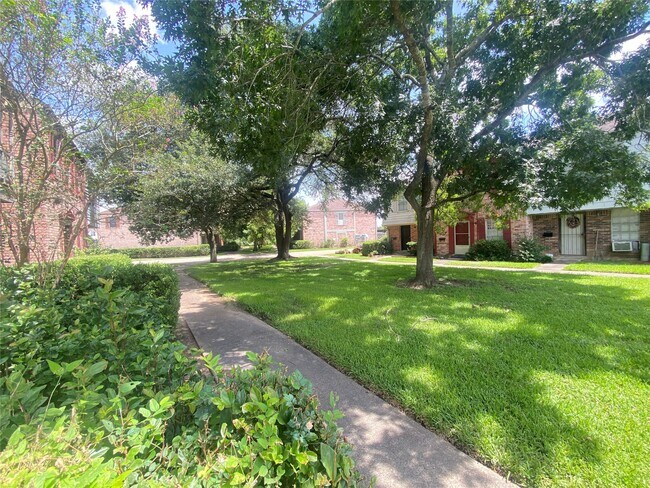 Building Photo - 7913 Grove Ridge Dr