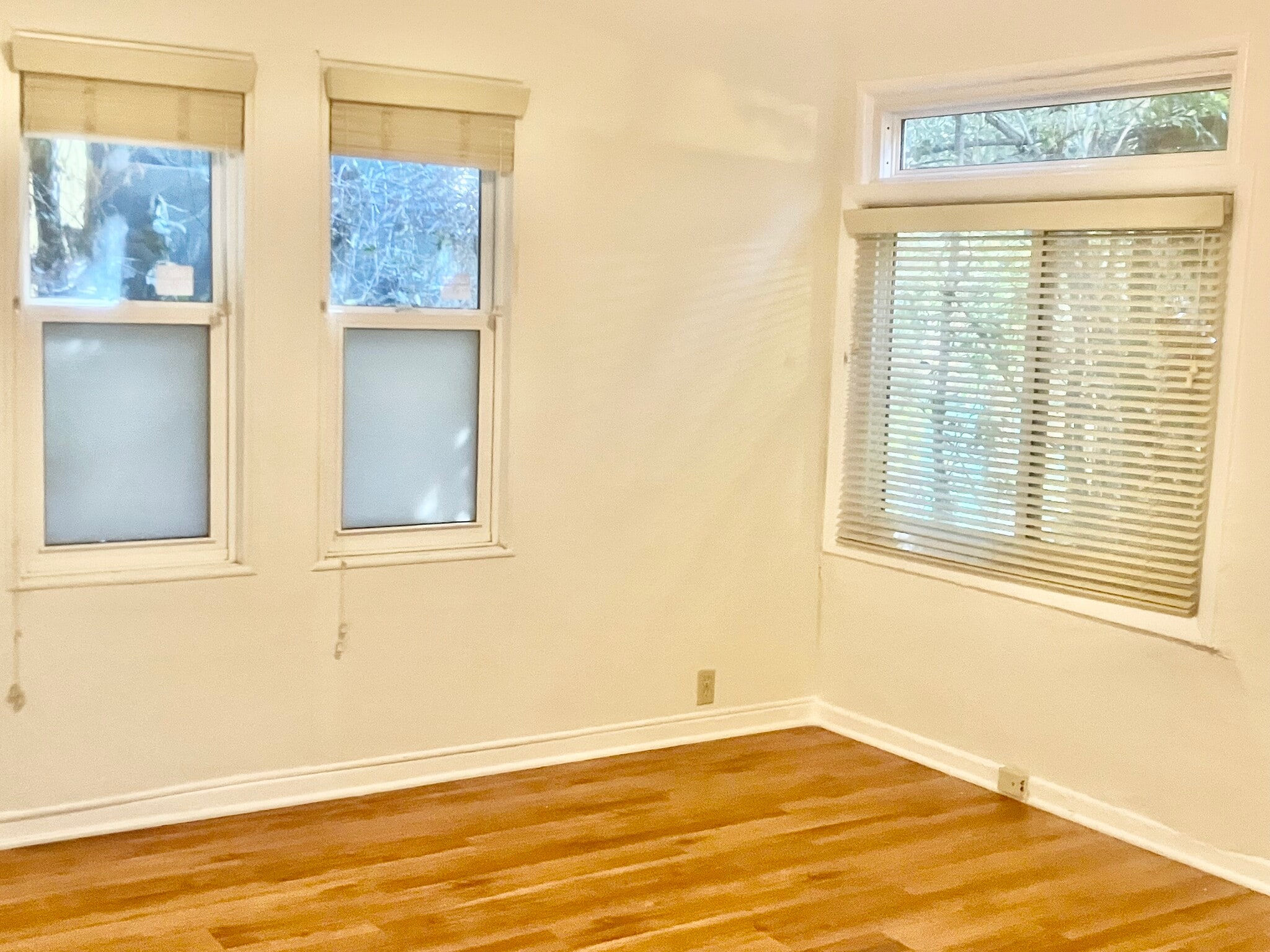 Building Photo - 432 S Oakhurst Dr