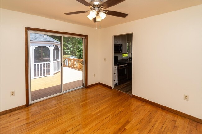 Building Photo - 5 Boxwood Close
