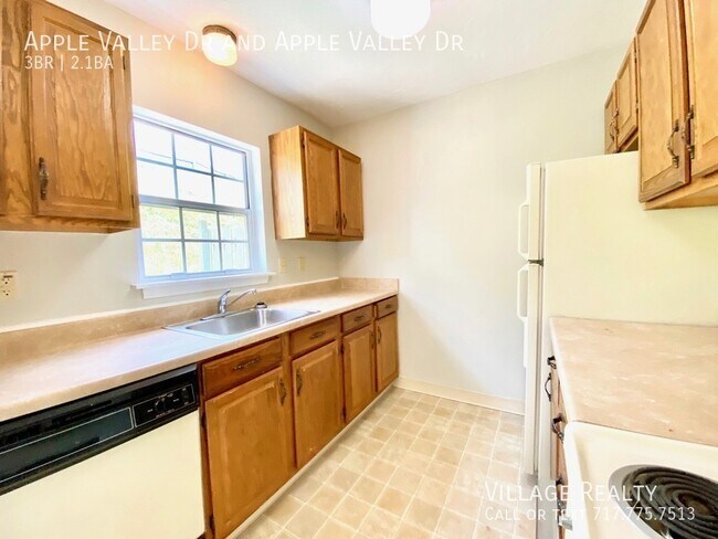 Building Photo - 818 Apple Valley Dr
