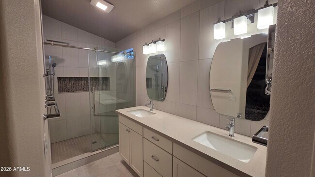 Building Photo - 3020 E Friess Dr