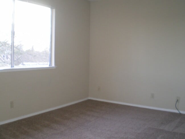 Building Photo - Great Looking 2bd / 1bth 2 Story Condo!