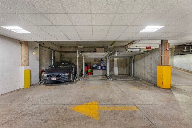 Building Photo - 616 E 4th St