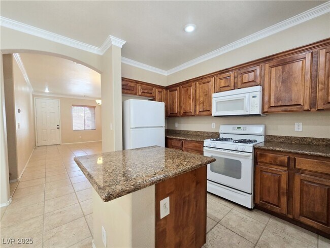 Building Photo - 5431 W Hasley Canyon Ave