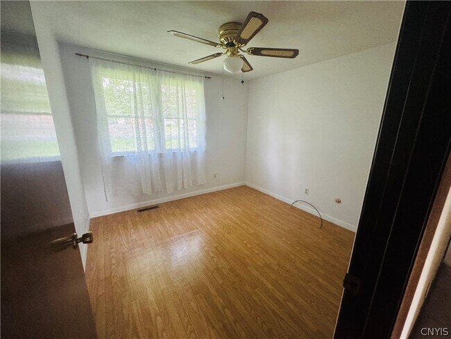 Building Photo - 5336 Caughdenoy Rd