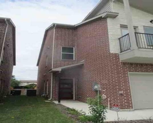 Building Photo - 5609 Woodlands Dr