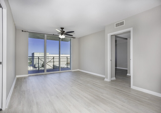 Building Photo - 610 W Las Olas Blvd