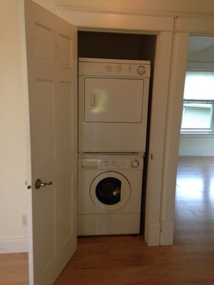 Building Photo - 149 James Ave