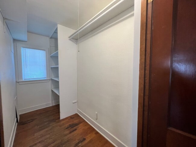 Building Photo - Coming Soon 4/10/26! Newton 1 Bedroom for Rent!