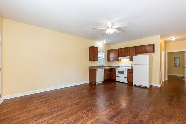 Building Photo - Nice 1 bed/1 bath duplex minutes from downtown Raleigh