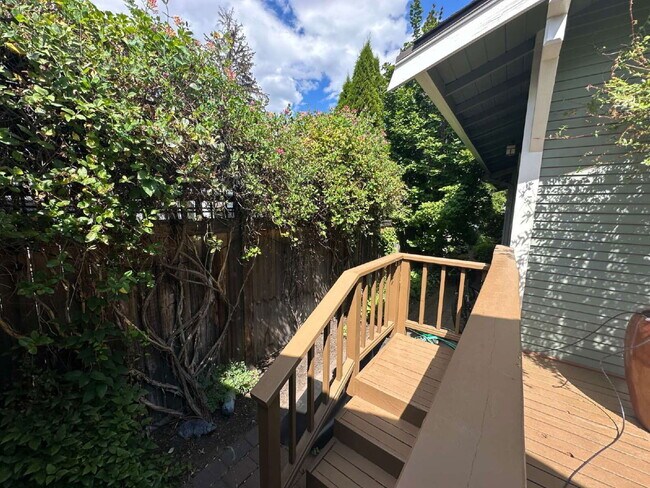 Building Photo - 607 NW Federal St