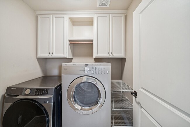 Building Photo - 2024 Vermont St