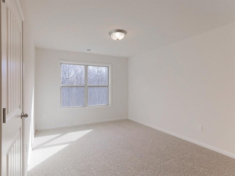 Building Photo - 114 Valimar Dr