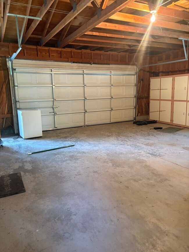 Building Photo - 3029 River Bend Dr