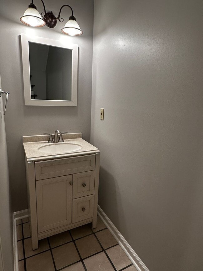 Building Photo - 2 Bedroom/2.5 Bath in Lyn Mar Downs