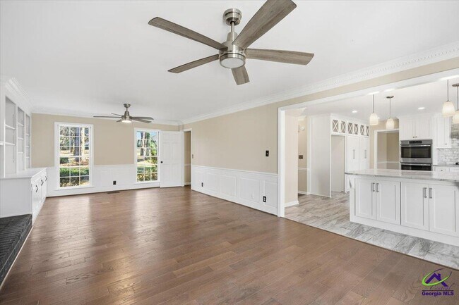 Building Photo - 5056 Wellington Dr