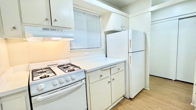 Building Photo - Alameda Apartments