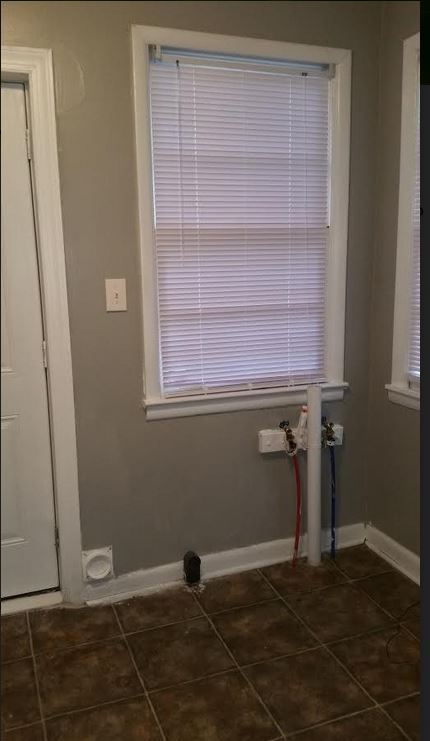 Wash/Dryer Connection - 8428 9th Ave S