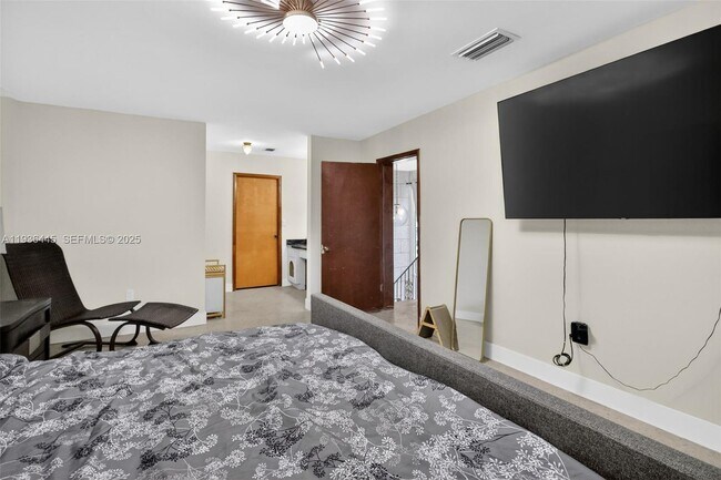 Building Photo - 135 South Dr