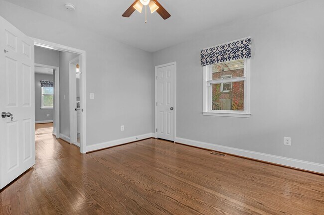 Building Photo - 4923 Lasalle Ave