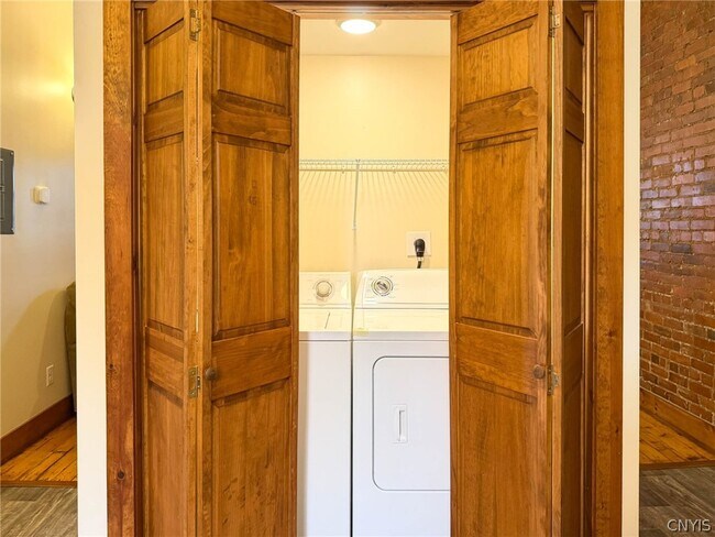 Building Photo - 1017 White Pl