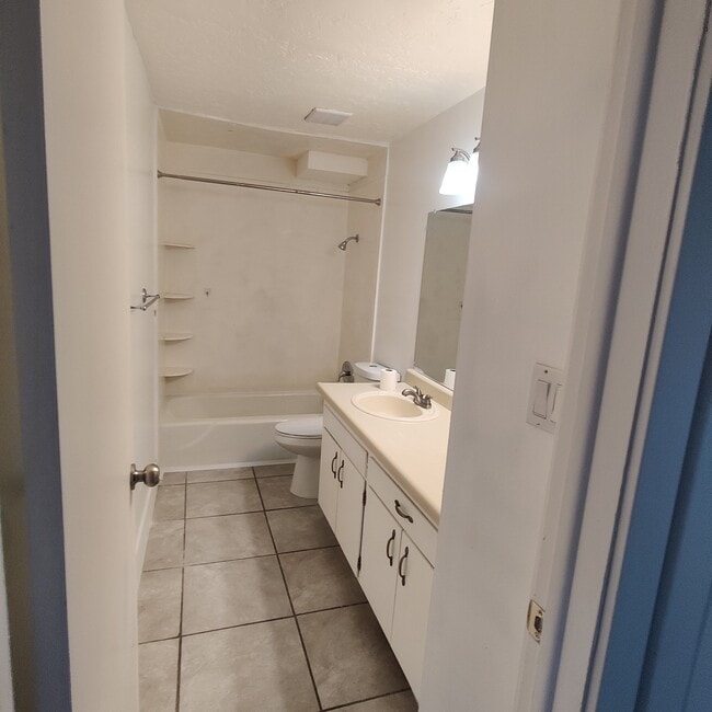 Building Photo - 1476 Lancelot Dr