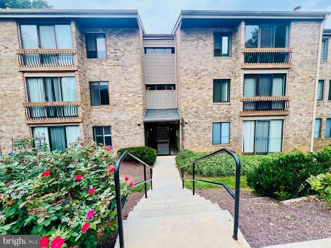 Primary Photo - 10570 Twin Rivers Rd