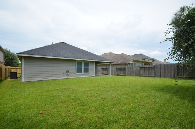 Building Photo - 23207 Dewflower Dr