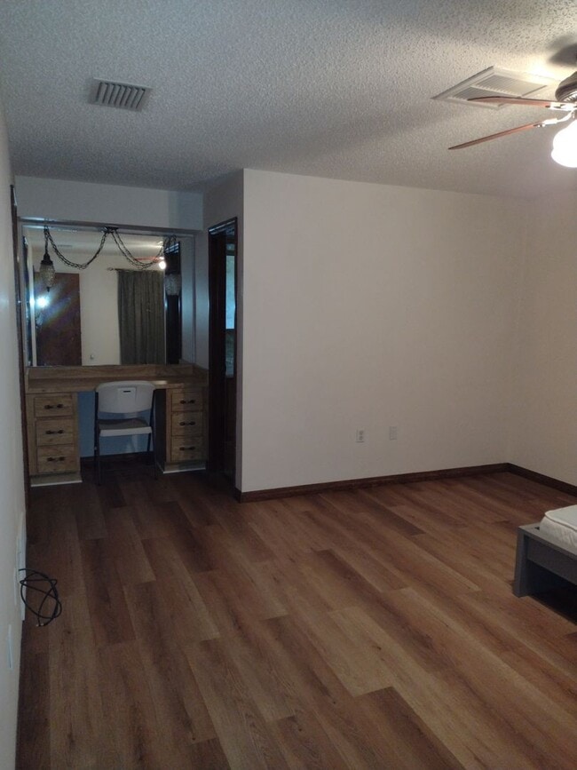 Building Photo - 3 - 2 in Fruitland Park