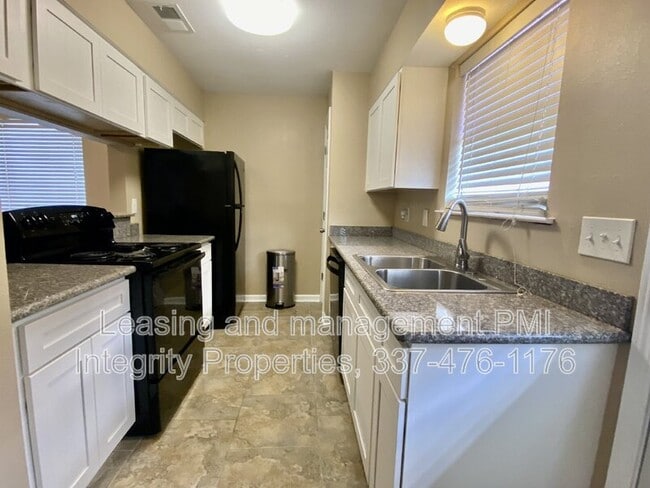 Building Photo - 1761 Boulevard De Province