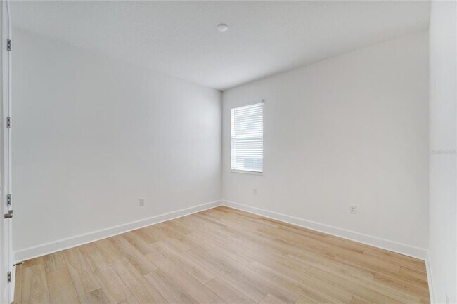 Building Photo - 943 Signet Dr