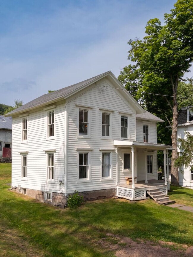 Building Photo - 1915 County Hwy 6