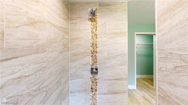 Building Photo - 621 NW 7th Pl